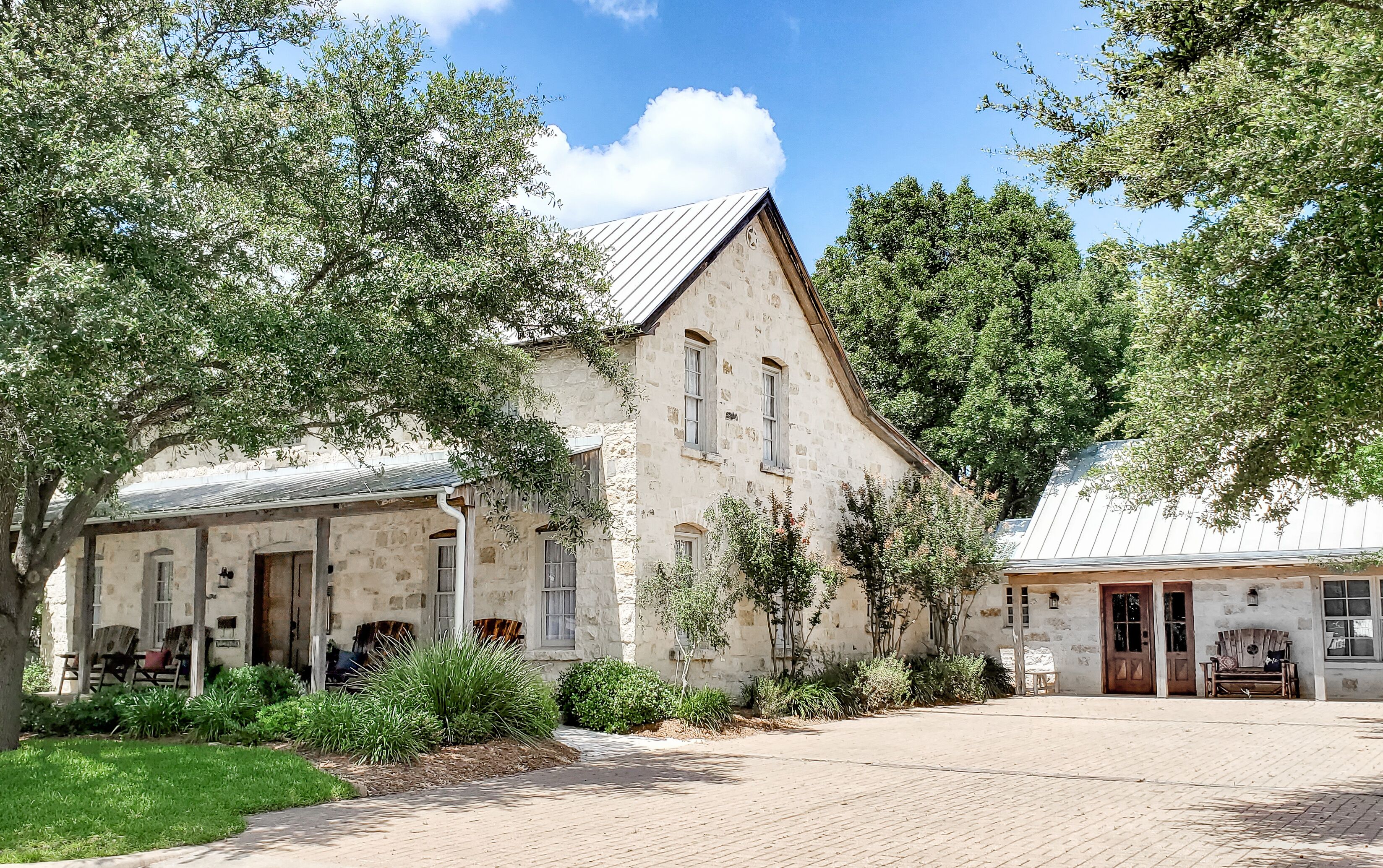 Luxury Home, Downtown w/Fire Pit and Chefs Kitchen