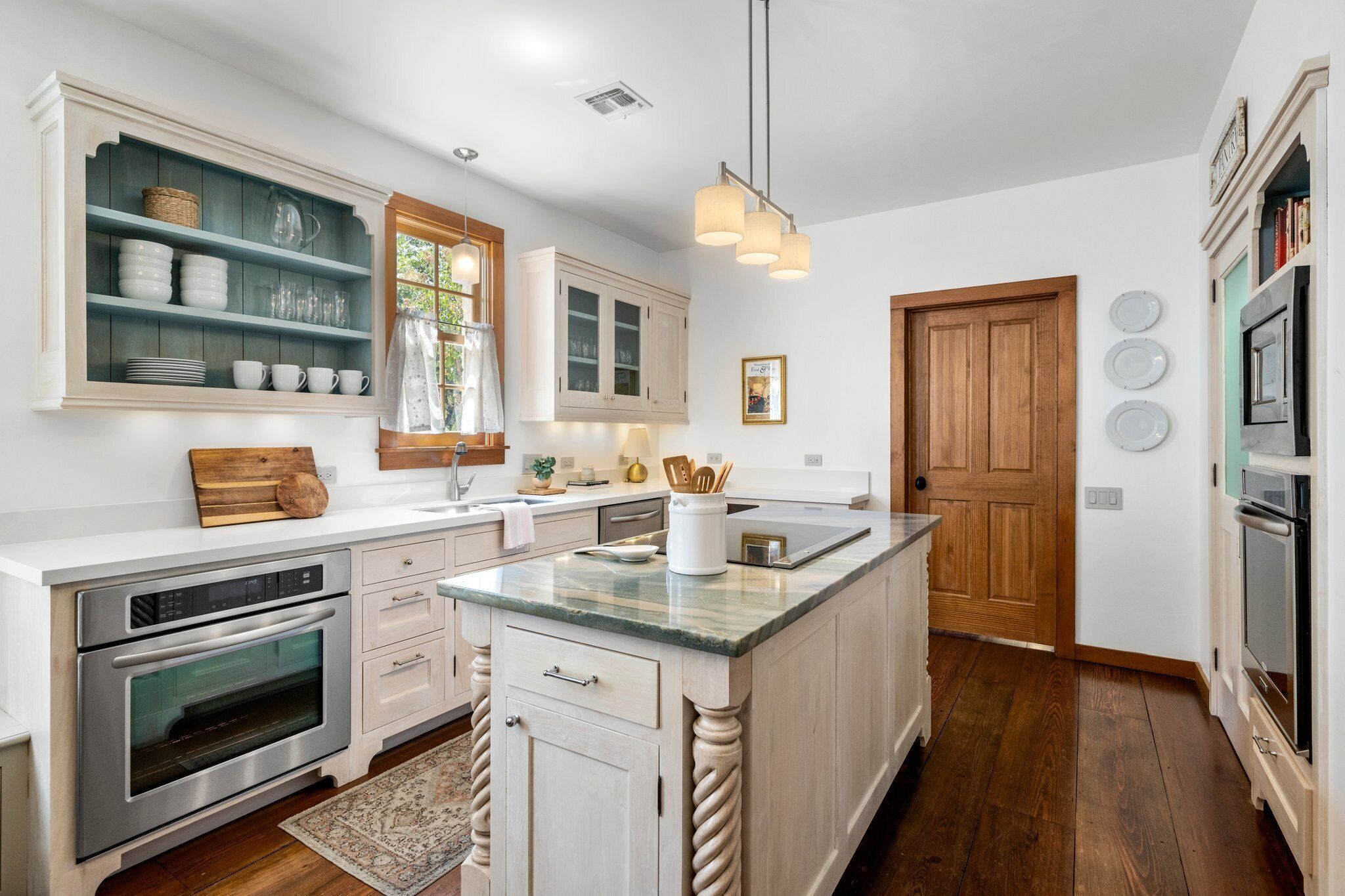 Luxury Home, Downtown w/Fire Pit and Chefs Kitchen