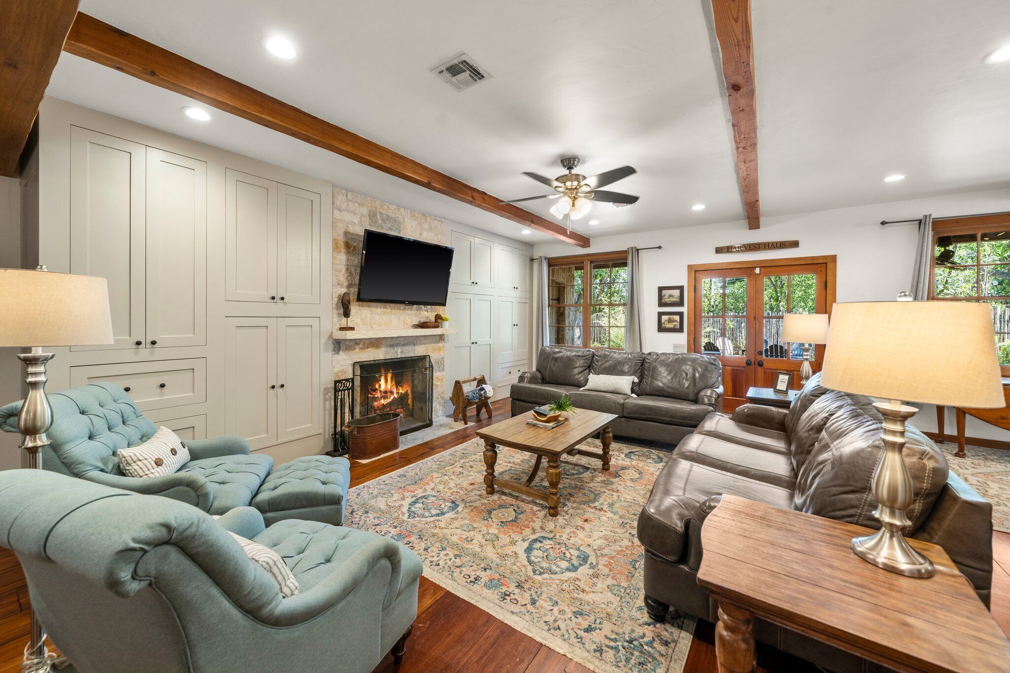 Luxury Home, Downtown w/Fire Pit and Chefs Kitchen