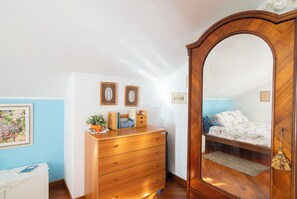1 bedroom, desk, iron/ironing board, free WiFi - The attic of wonders (TRIESTE)