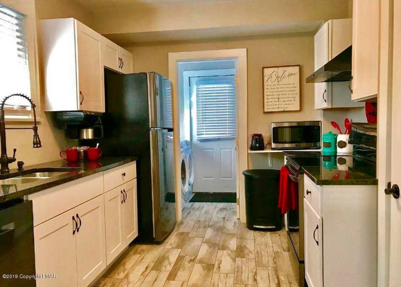 ⭐⭐⭐⭐⭐ Country Cottage, Heart of the Poconos!! Game room & Hot Tub