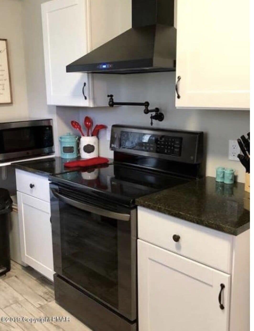 ⭐⭐⭐⭐⭐ Country Cottage, Heart of the Poconos!! Game room & Hot Tub