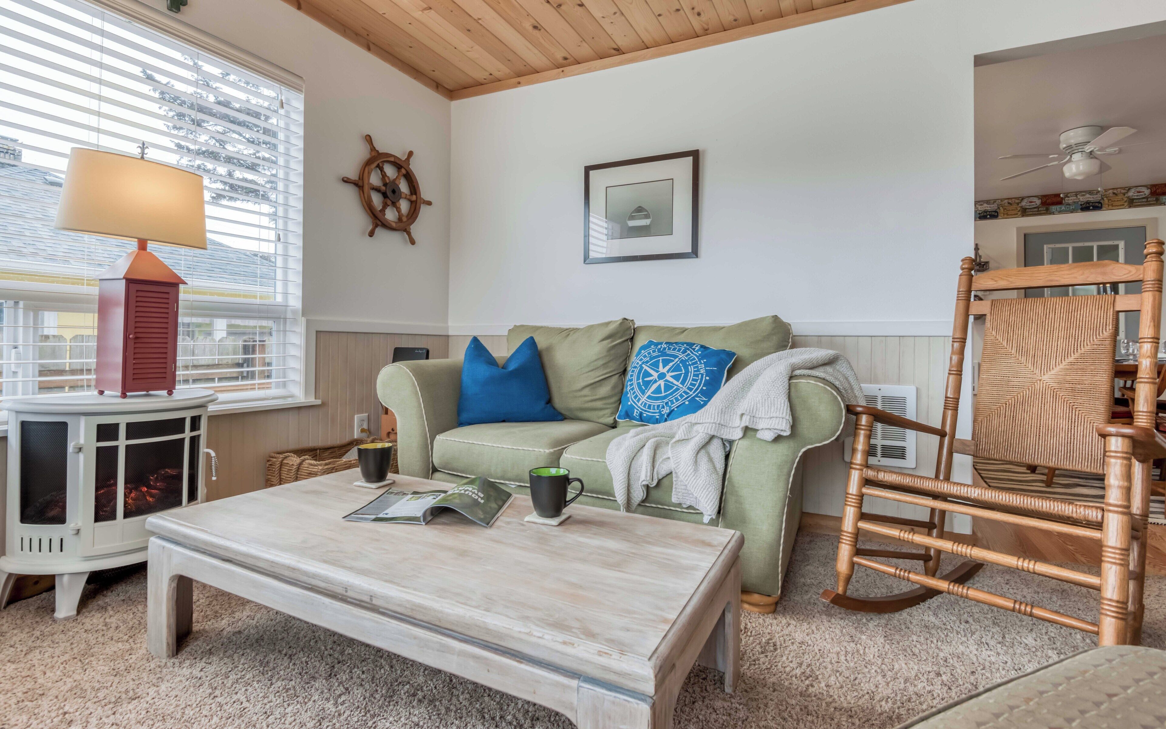 Pet Friendly Beach Cottage, 3 Blocks to the Beach, Park Nearby, Deck and BBQ