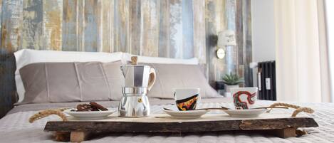 1 室のベッドルーム、デスク、WiFi (無料)、ベッドシーツ