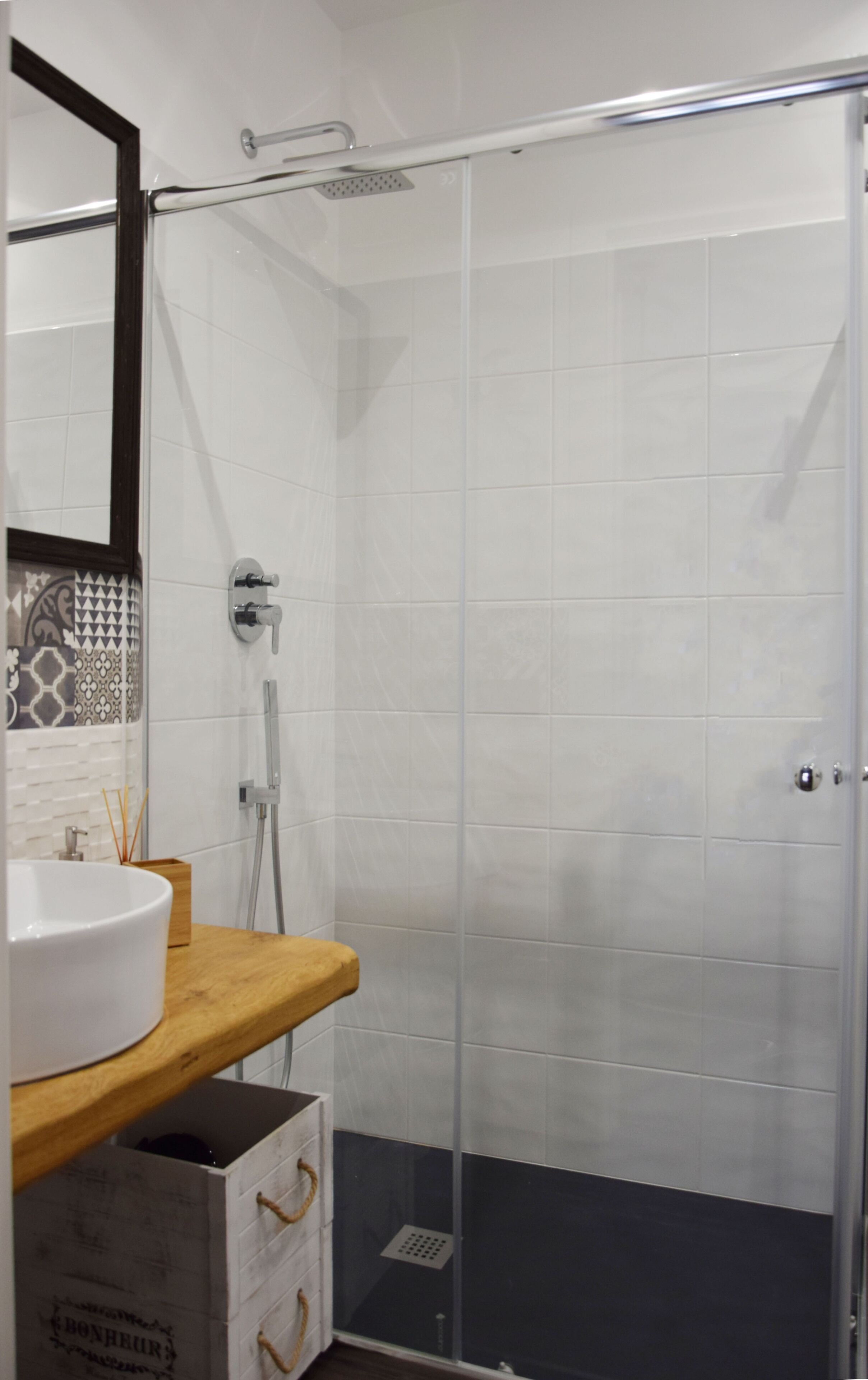 Dusche, Haartrockner, Bidet, Handtücher