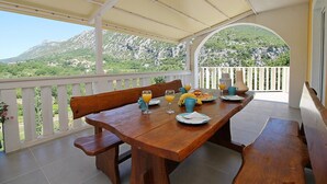 A wooden table set for breakfast with a view of mountains. - Villa Remusic, Pool, whirlpool, Sauna,6 bedrooms, amazing landscape (Smolonje)