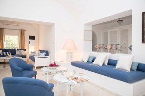 Télévision, table de tennis de table