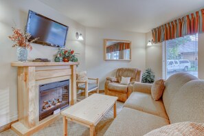 Televisión, chimenea, reproductor de DVD y futbolito 