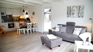 Fernseher, Bücher, Stereoanlage