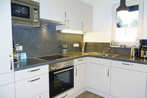 Kühlschrank, Mikrowelle, Ofen, Geschirrspüler