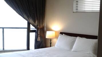 3 bedrooms, in-room safe, desk, iron/ironing board