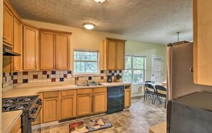 Mikrowelle, Wasserkocher mit Kaffee-/Teezubehör