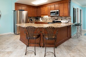 Kühlschrank, Mikrowelle, Ofen, Geschirrspüler