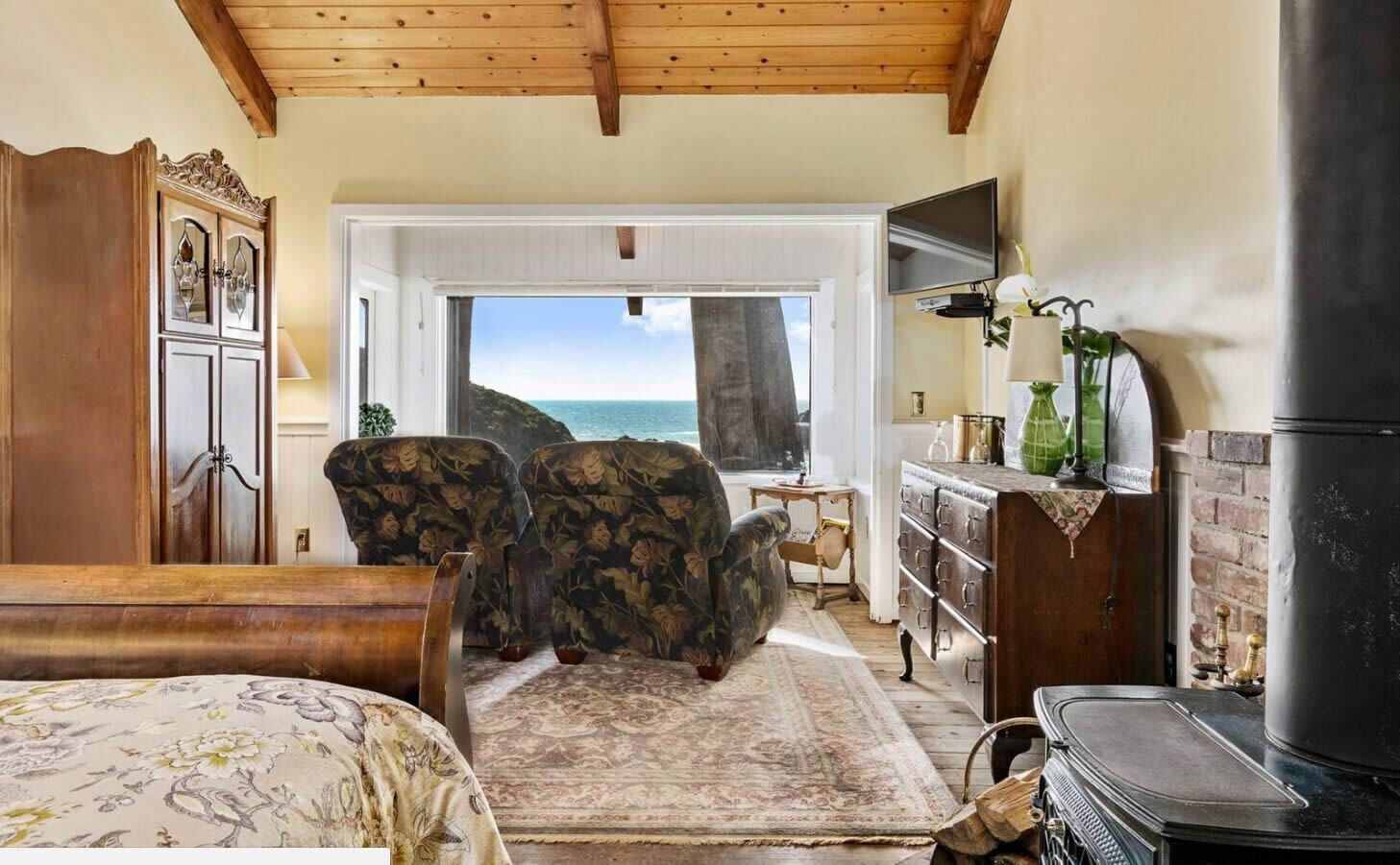 Oceanfront Cottage with Beach Access on Spectacular Mendocino Coast