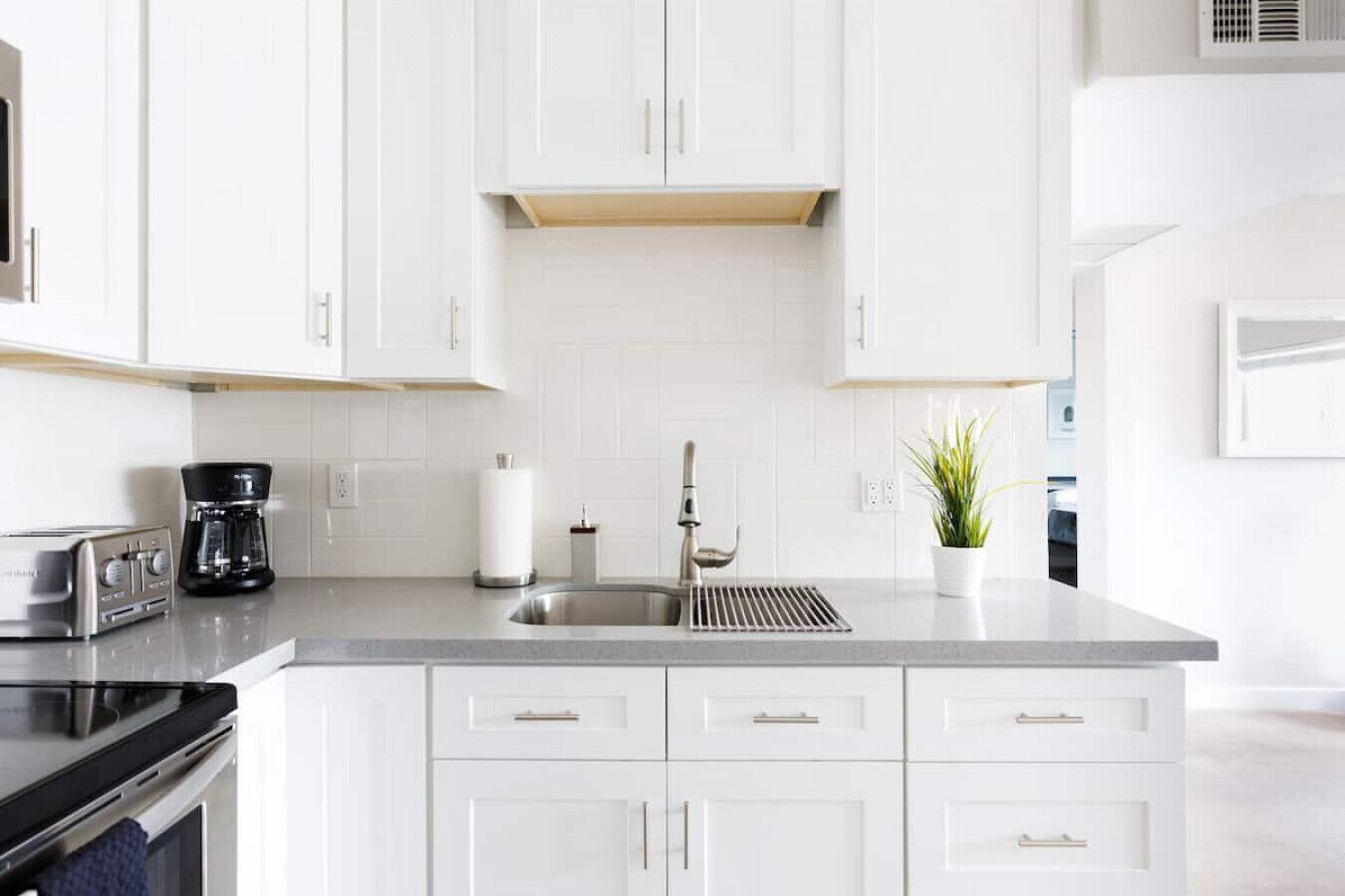 Refrigerador, microondas, horno y parrilla de estufa 