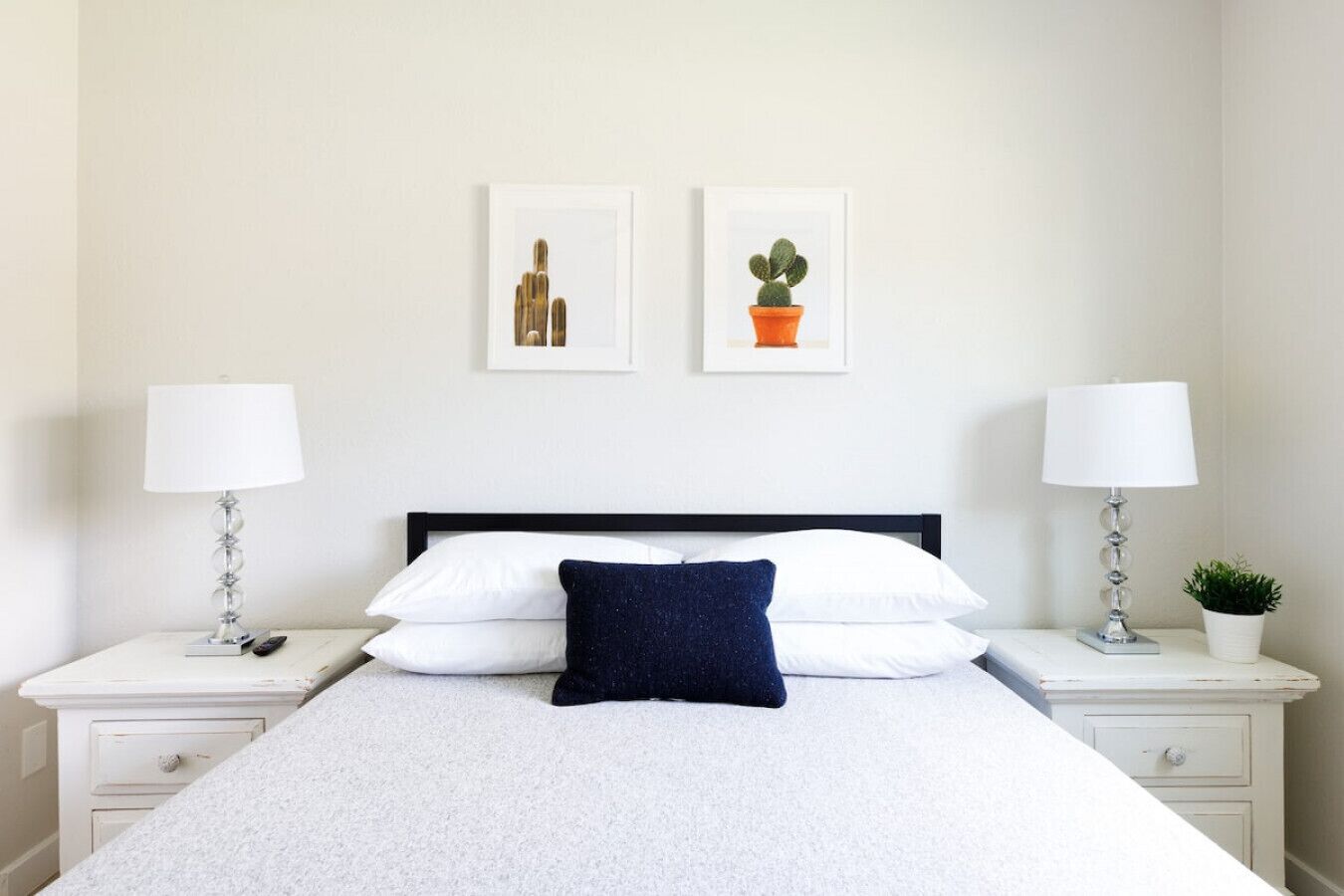 2 bedrooms, desk, iron/ironing board, travel crib