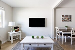 Interior - Stylish 2 Bedroom Camelback (Phoenix)