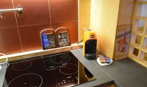 Fridge, microwave, oven, stovetop - Incanto a Chiaia Holiday home in the center of Naples (Napoli)
