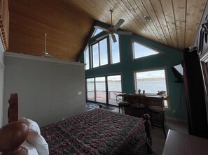 Interior - Mississippi River House (East Moline)