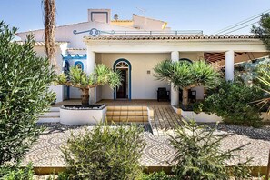 Exterior - Villa Cabrita - Superb location, spacious, beach (Guia)