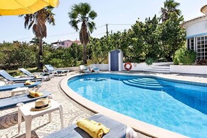 Pool - Villa Cabrita - Superb location, spacious, beach (Guia)