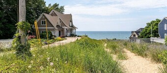 Home within walking distance to Lake Michigan
