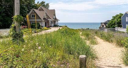 Home within walking distance to Lake Michigan