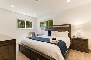 4 bedrooms, iron/ironing board, free WiFi, bed sheets