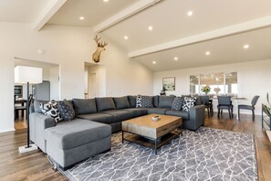 Smart TV, fireplace, table tennis
