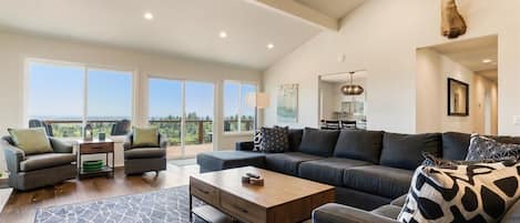 Smart TV, chimenea y tenis de mesa