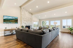 Smart TV, fireplace, ping pong