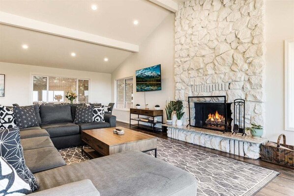 Smart TV, fireplace, ping pong