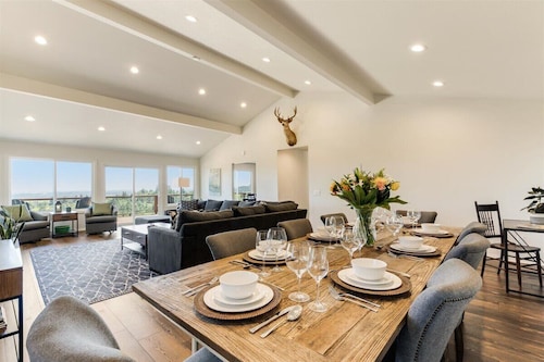 Henry's Hideout Spacious Vineyard View Estate