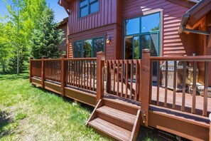 Exterior detail - Highland Greens Comfort: Spacious Townhome, Hot Tub, Seasonal Shuttle Access. (Breckenridge)