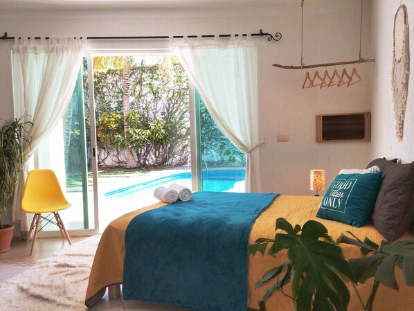 2 bedrooms, in-room safe, desk, iron/ironing board