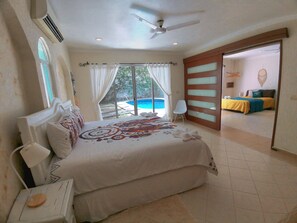 2 bedrooms, in-room safe, desk, iron/ironing board
