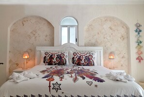 2 camere, una cassaforte in camera, una scrivania, ferro/asse da stiro