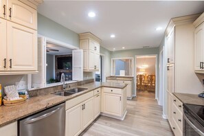 Private kitchen - 1 St. George-Home with Pool on Lagoon w/2 Hours Tennis/Pickleball Daily (Hilton Head Island)