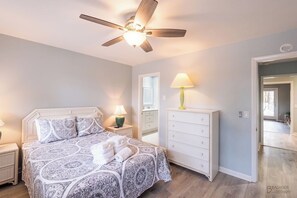 3 bedrooms - 1 St. George-Home with Pool on Lagoon w/2 Hours Tennis/Pickleball Daily (Hilton Head Island)