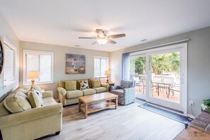 TV - 1 St. George-Private Home with Pool on Lagoon w/2 Hours Tennis/Pickleball Daily! (Hilton Head Island)