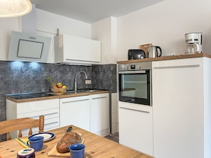 Kühlschrank, Kochgeschirr/Geschirr/Besteck