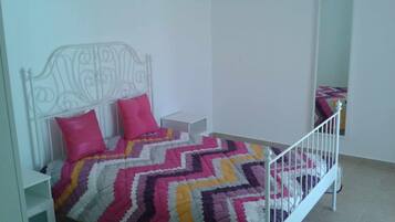 1 Schlafzimmer, Reisekinderbett, kostenloses WLAN, Bettwäsche