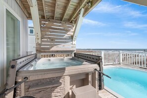 Bañera de hidromasaje al aire libre