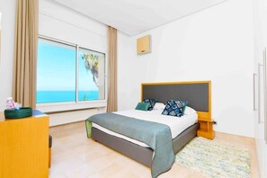 4 makuuhuonetta, silitysrauta/-lauta, ilmainen Wi-Fi, vuodevaatteet