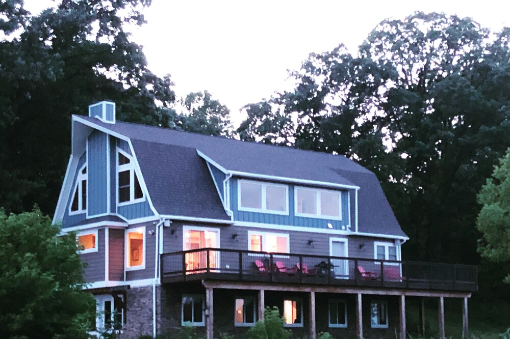 Large estate sleeps 12 with peaceful views - great for family reunions & friends