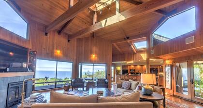 Pet Friendly, Hillside home with sweeping ocean views
