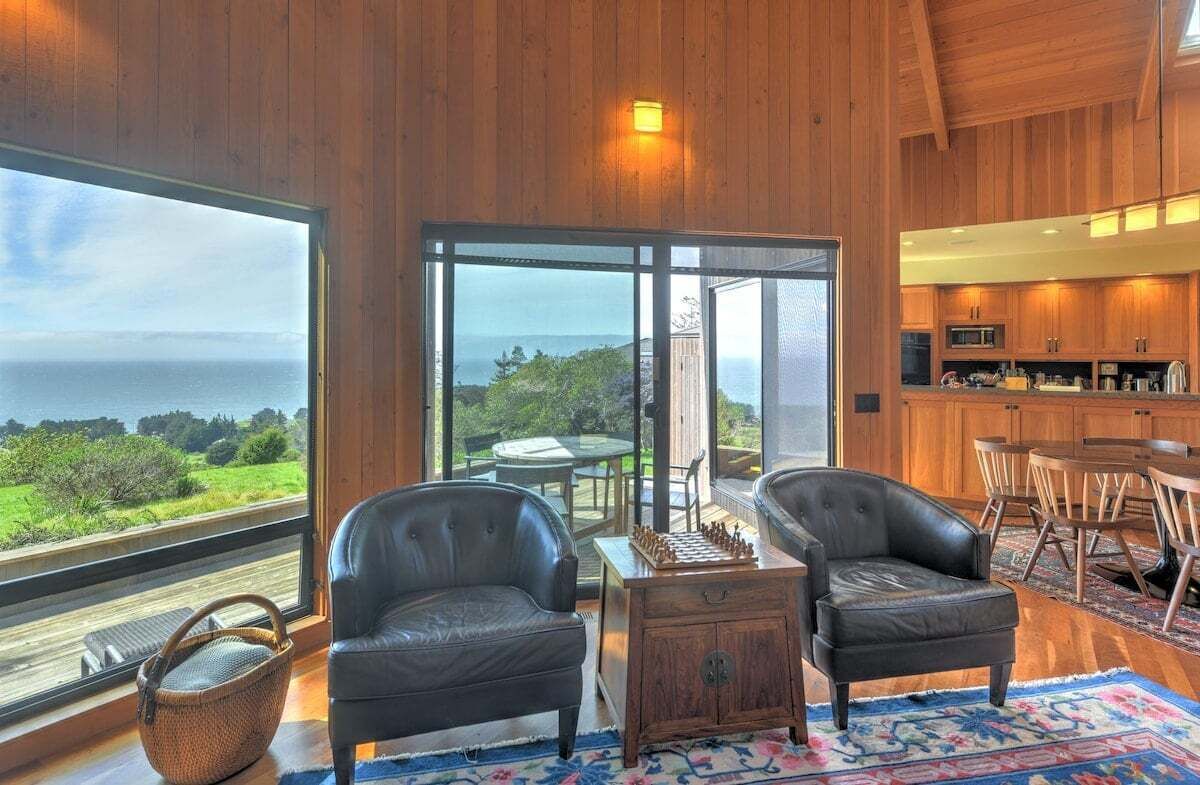 Smart TV, fireplace, DVD player, streaming services
