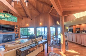 Smart TV, chimenea, reproductor de DVD, servicios de streaming