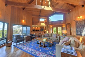 Smart TV, chimenea, reproductor de DVD y servicios de streaming 