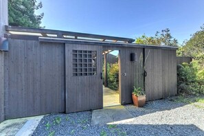 Exterior - Redwood | Japanese-Inspired Retreat by the Sea (Sea Ranch)